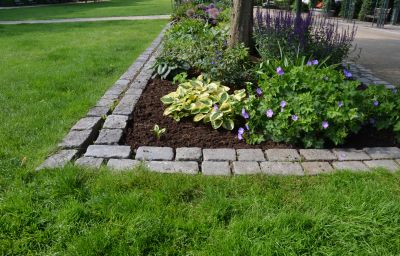 Installing Curbs Around Garden Beds
